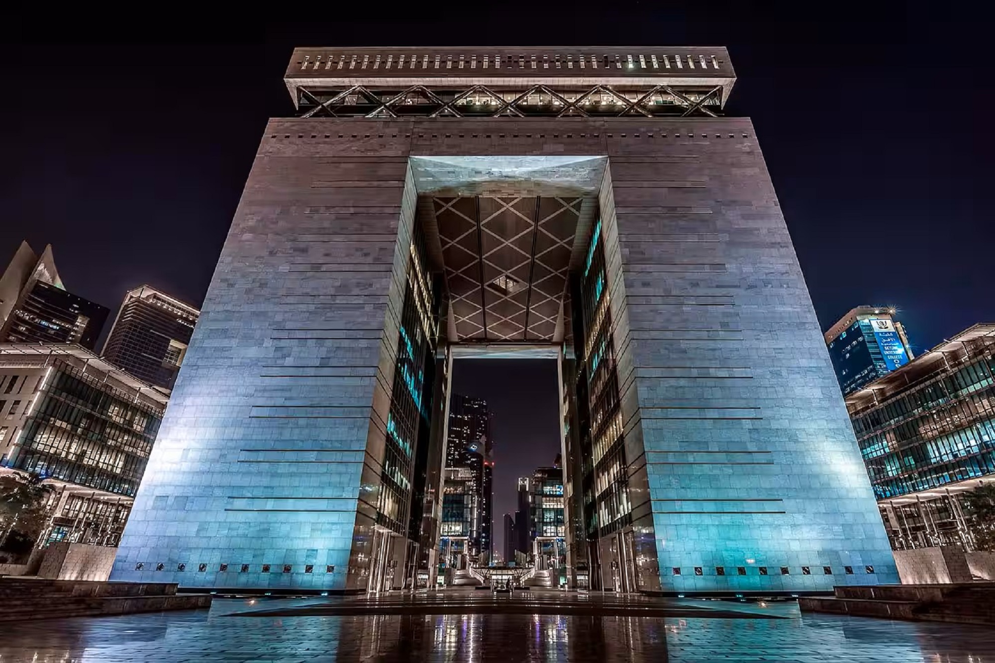 ¿Cuál es mejor ciudad Dubái o Abu Dhabi?