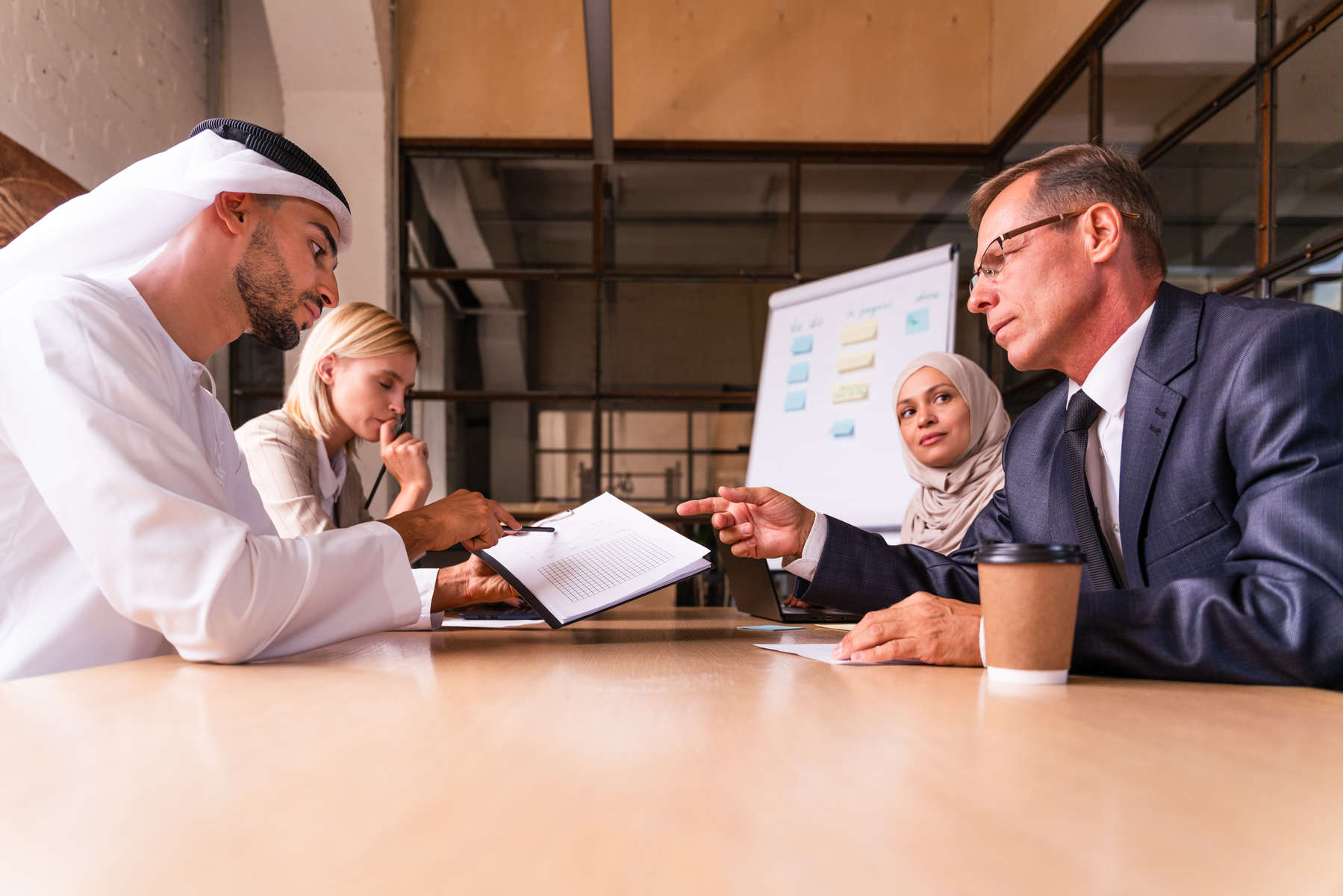 Guía para Elegir la Estructura Jurídica de tu Empresa en Dubái